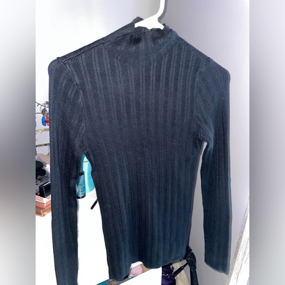 Abercrombie Sweater - Picture 4 of 4